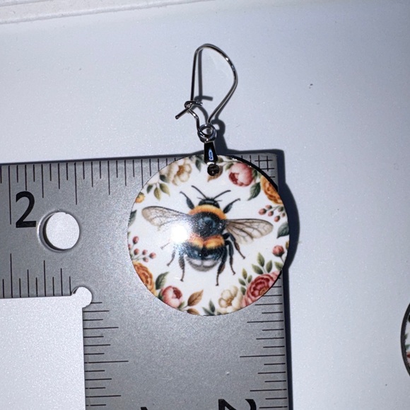 Bumblebee earrings - Picture 5 of 5